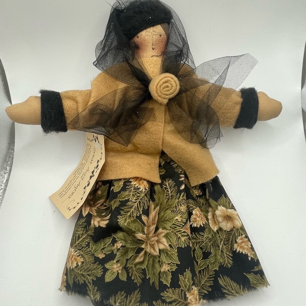 Vintage handmade collectible Bittersweet Autumn Aunt Agnes Doll. Cloth. Signed